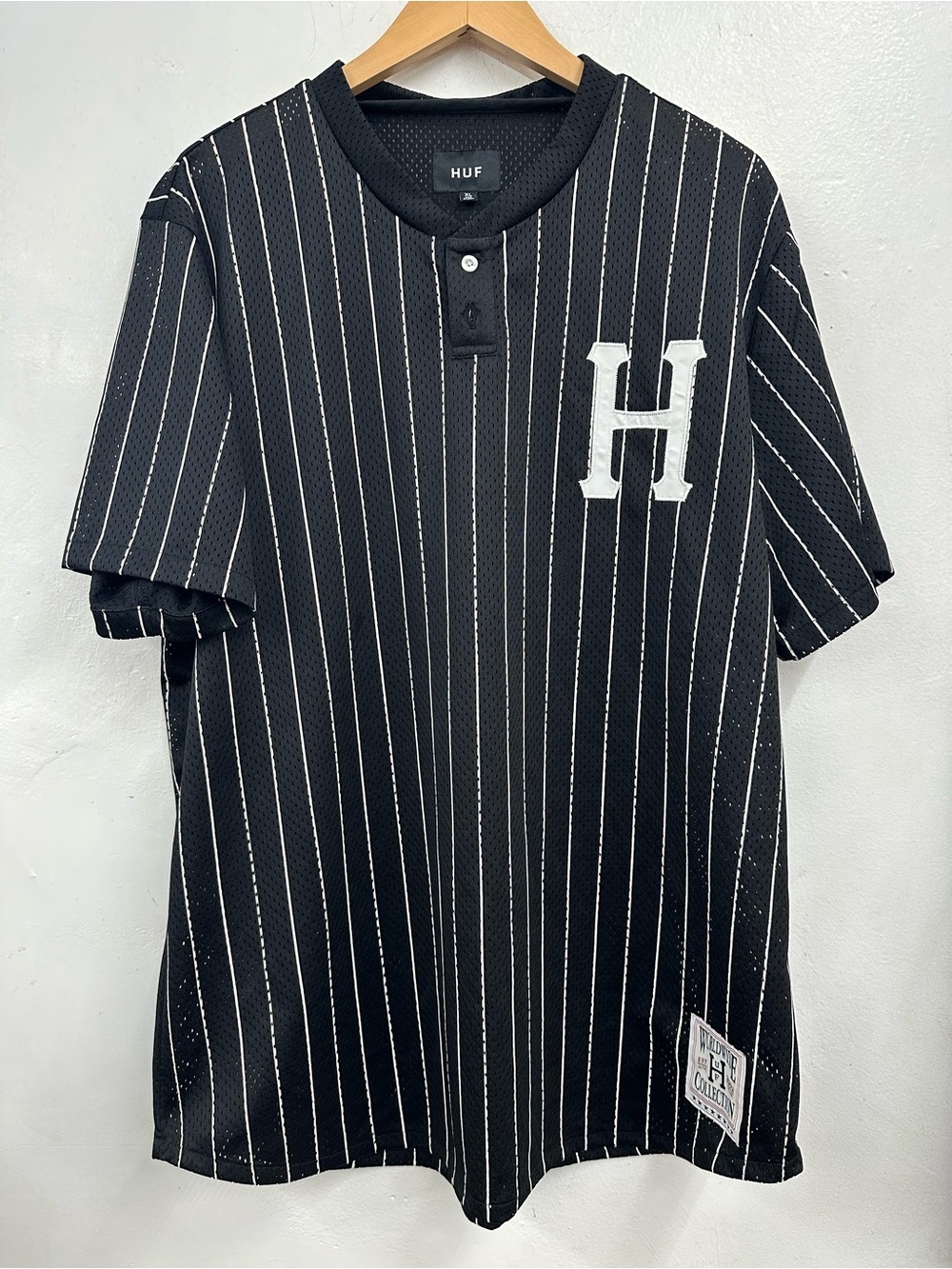HUF Men's Black Pinstripe Henley Baseball Shirt size X-Large